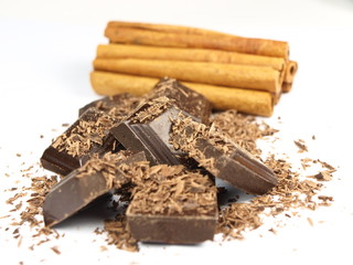 Bars of chocolate with cinnamon bark