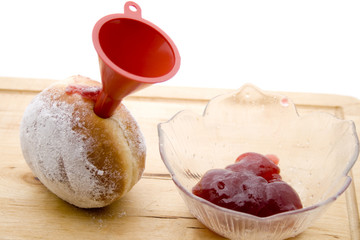 Krapfen mit Marmelade füllen