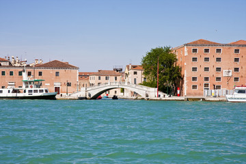 Obraz premium Boats at Bridge in Venice
