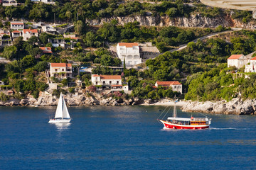 Obraz premium White Sailboat and Red Ferry