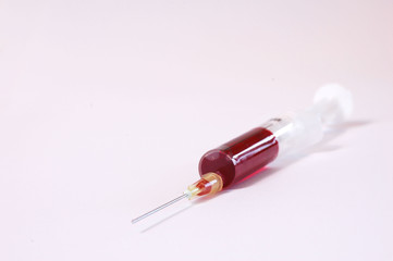 Spritze mit Blut