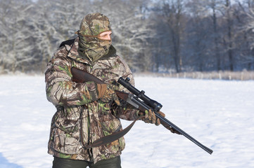 Obraz premium Jäger im Camouflageanzug