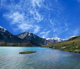 emerald lake in a mountains