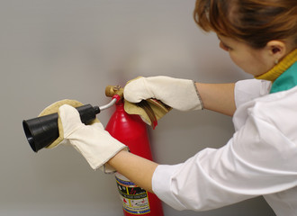extinguisher in hands of operator