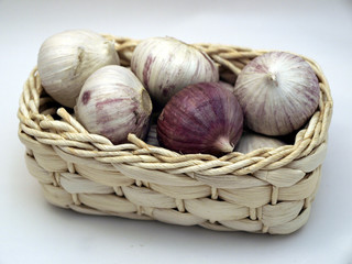 garlic in the basket