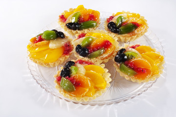 fuit tarts ona plate