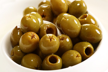 Öliven in Knoblauchöl