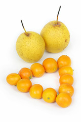 fruits ：pears and orange