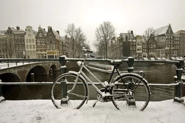 Fotobehang Snowy bike in Amsterdam citycenter the Netherlands © Nataraj