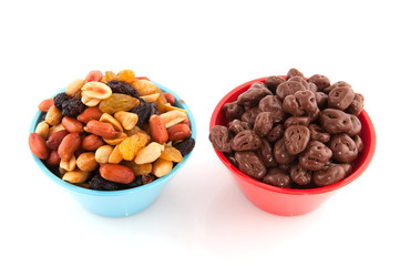 Mixed peanuts and chocolate raisins