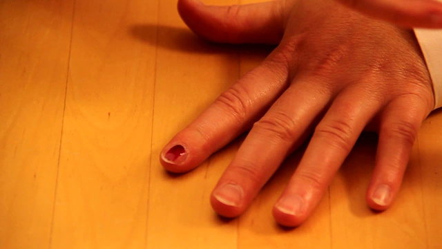 Painting fingernails