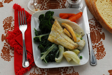 Branzino al sale con verdure bollite - Secondi di pesce