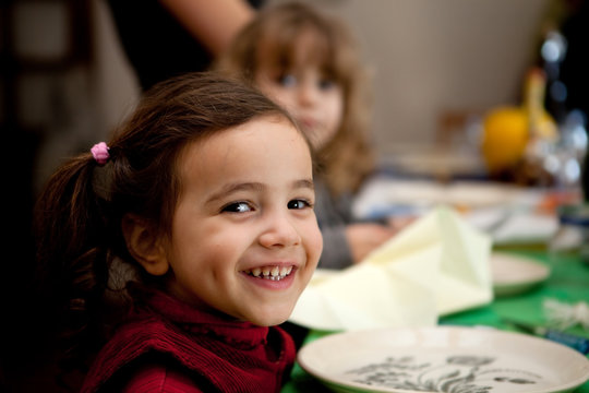 Enfant &agrave; table