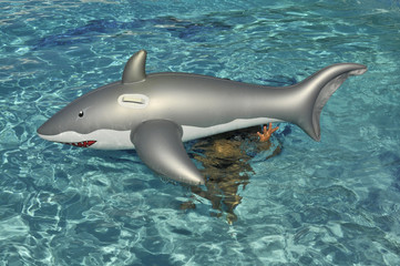 Le requin gonflable