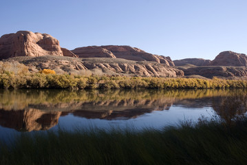 Fototapeta na wymiar Reflections in the Colorado River