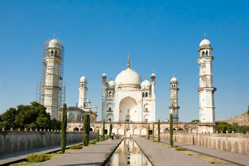Fototapeta na wymiar Bibi-ka-Maqbara, poor's man Taj Mahal