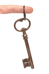 grosse clef ancienne sur un doigt