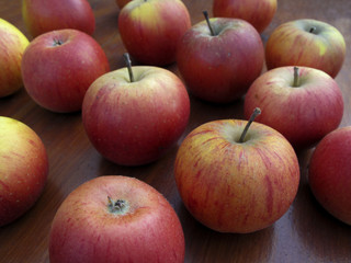 rote Äpfel
