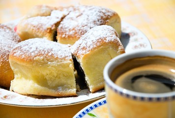 Bake stuffed cake and coffee.