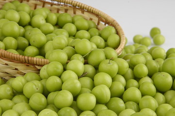 green plums basket