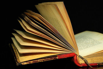 old opened book,livre ancien ouvert