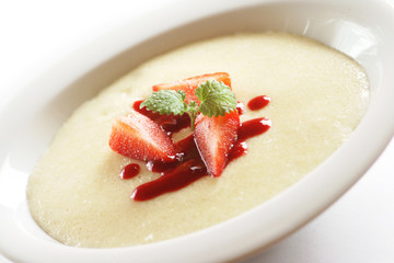 Semolina Pudding with Strawberries © MissesJones