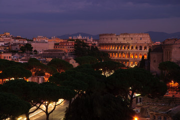 Fototapeta na wymiar Colosseum in Rome shot at sunset