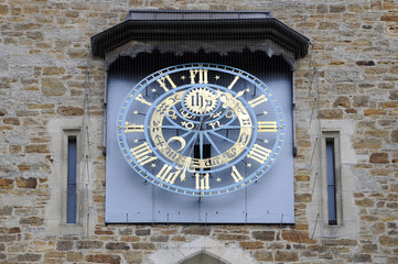 Uhr an der Kirche in Gerolzhofen
