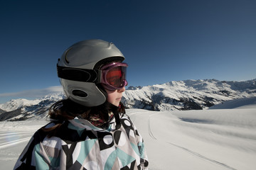 Fototapeta na wymiar Fille au ski, Arêches, Alpes