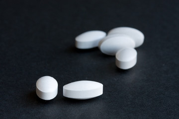 Fototapeta na wymiar White medicine pills