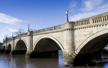 Fototapeta na wymiar Richmond Bridge w zimie