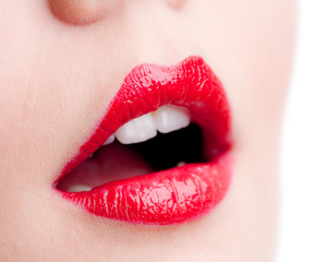 Fototapeta premium Offener Mund mit roten Lippen