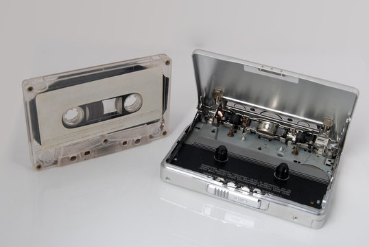 magnetic tape cnd tape drive