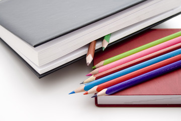 Buntstifte mit Bücher
