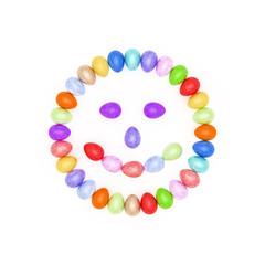 Lächelnder Smiley aus Eiern