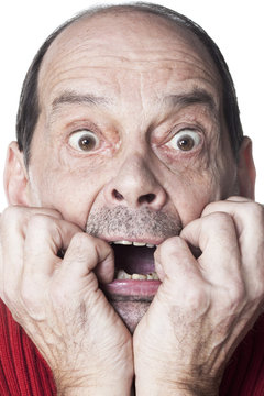 homme &acirc;g&eacute; effray&eacute; peur