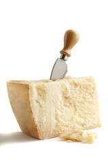 formaggio grana con coltello