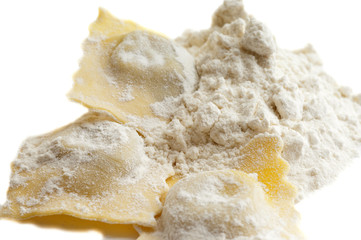 ravioli fatti in casa e farina