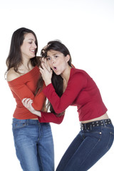 deux jeunes filles tirer les cheveux