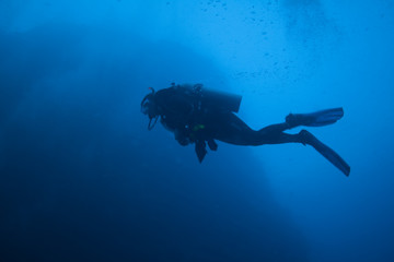plongeur en eaux profondes