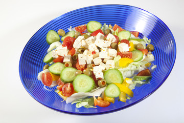 FEINER FETATELLER MIT GEMISCHEN SALAT