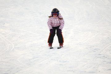 Fototapeta na wymiar Little girl learning alpine skiing