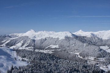 Fototapeta premium vue des monts du cantal