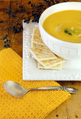 Pumpkin Soup with Crackers