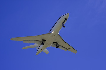 Avion privé dans le ciel