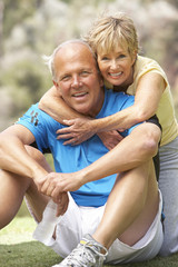 Obraz premium Senior Couple Exercising In Park