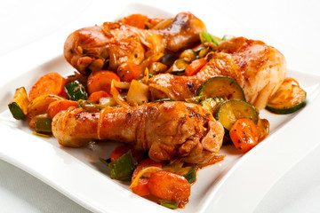 Roasted chicken drumsticks and vegetables