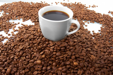 Cup with coffee, costing on coffee grain