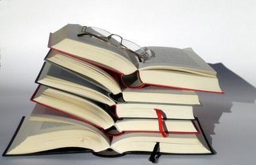 tower of open books - livre libro