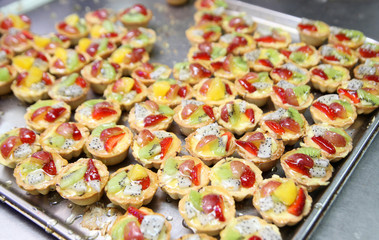 preparing tartlets cake
